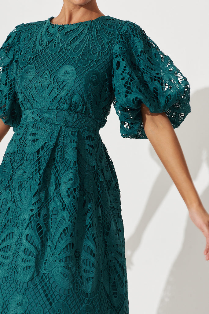 Tillie Lace Maxi Dress In Emerald - detail