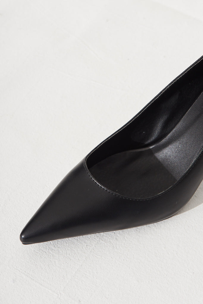 Billini Yvan Heel in Black - Detail