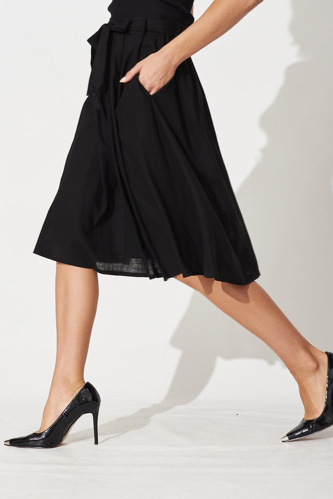Bailey Midi Skirt In Black Linen - Side