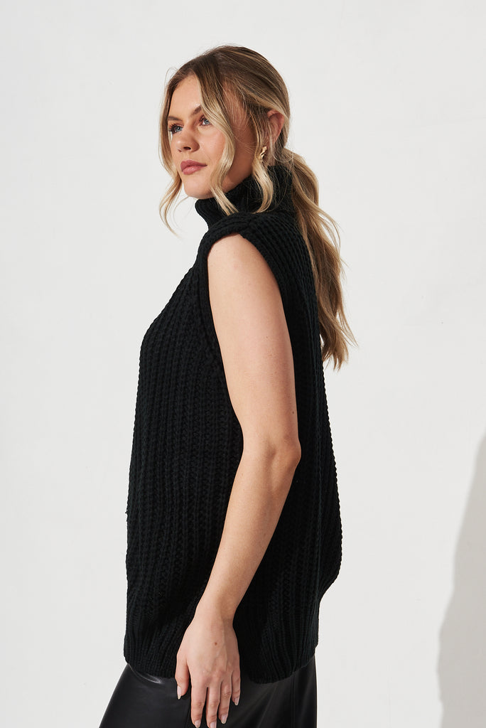 Evelyna Knit Vest In Black - Side