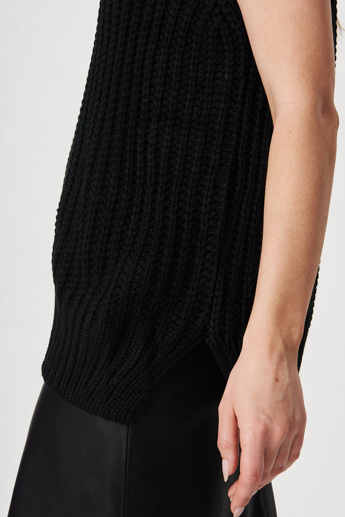 Evelyna Knit Vest In Black - Detail