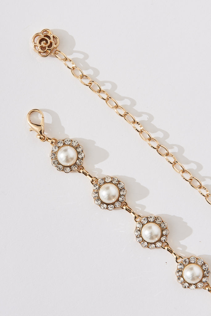 August + Delilah Gilda Pearl And Chain Belt In Gold - detail close up