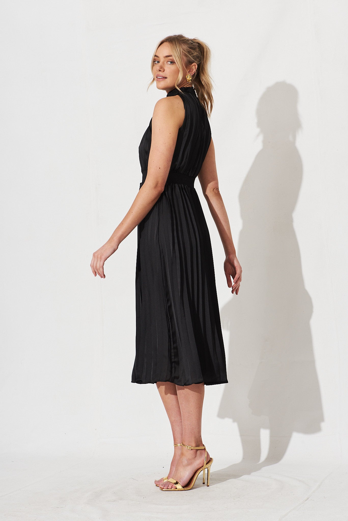 H&m pleated satin dress hotsell