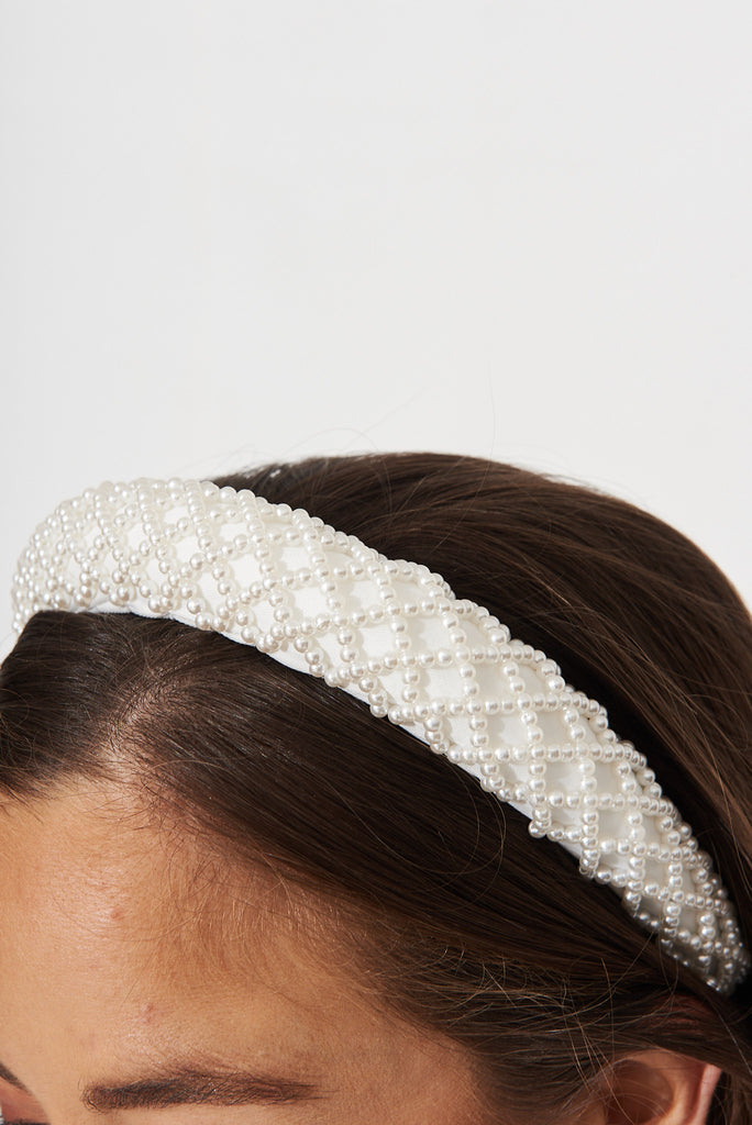 August + Delilah Woodsen Headband In White Faux Pearl - detail close up