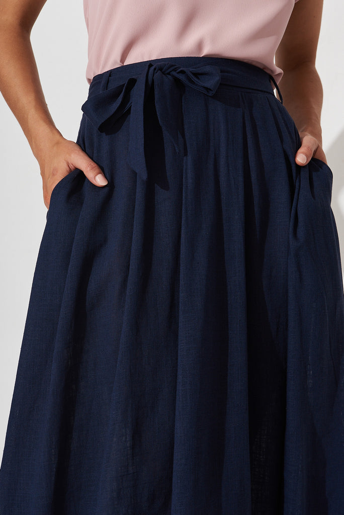 Bailey Midi Skirt In Navy Linen - detail