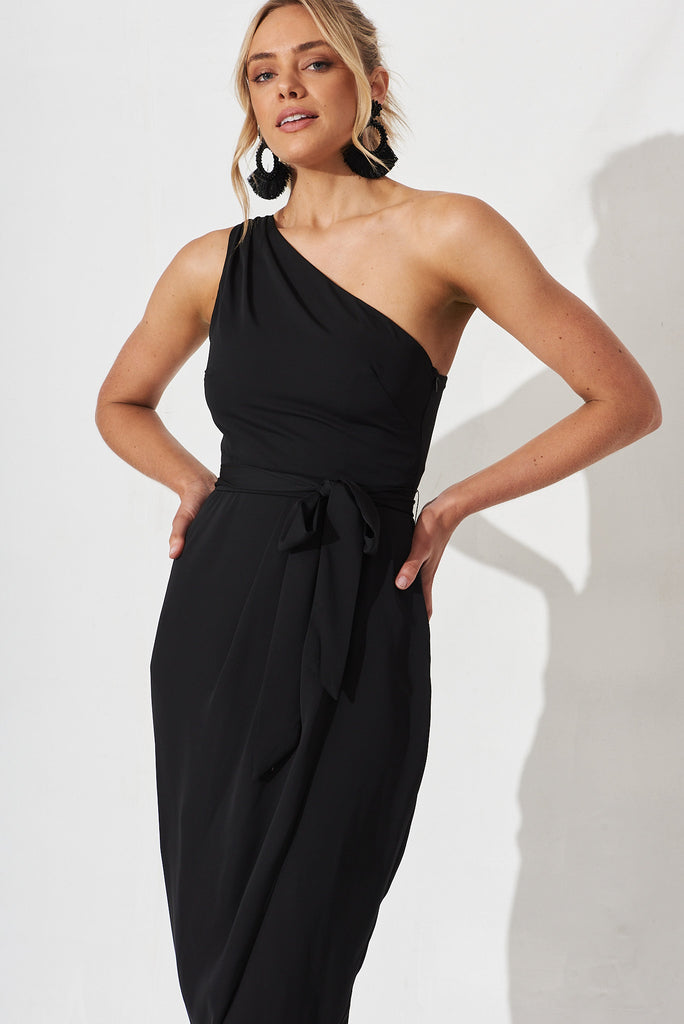 Aviana Dress In Black - front