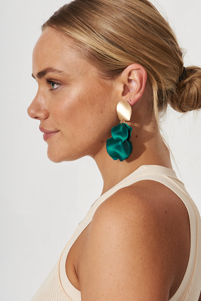 August + Delilah Galaty Earrings In Emerald - side