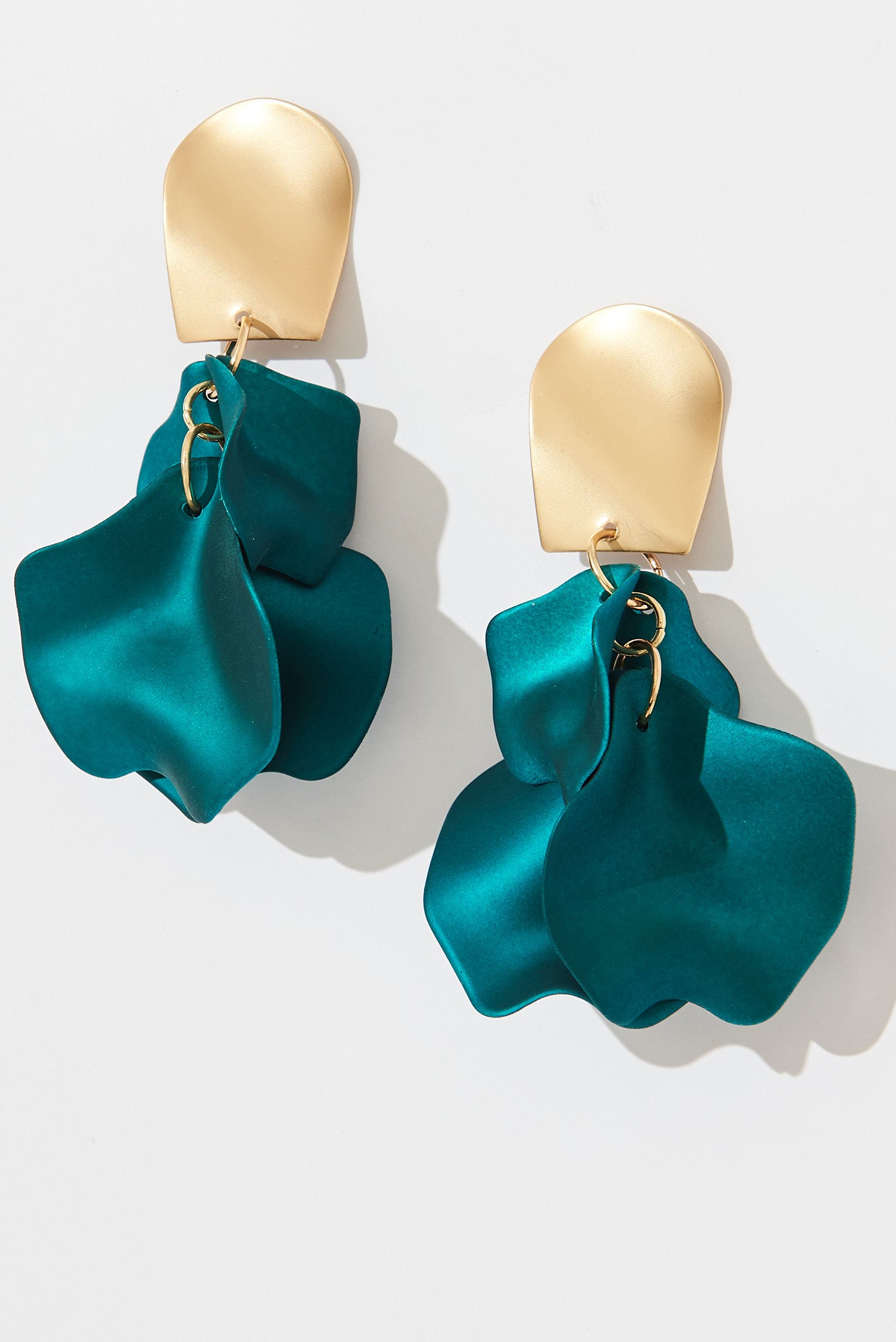 August + Delilah Galaty Earrings In Emerald - front