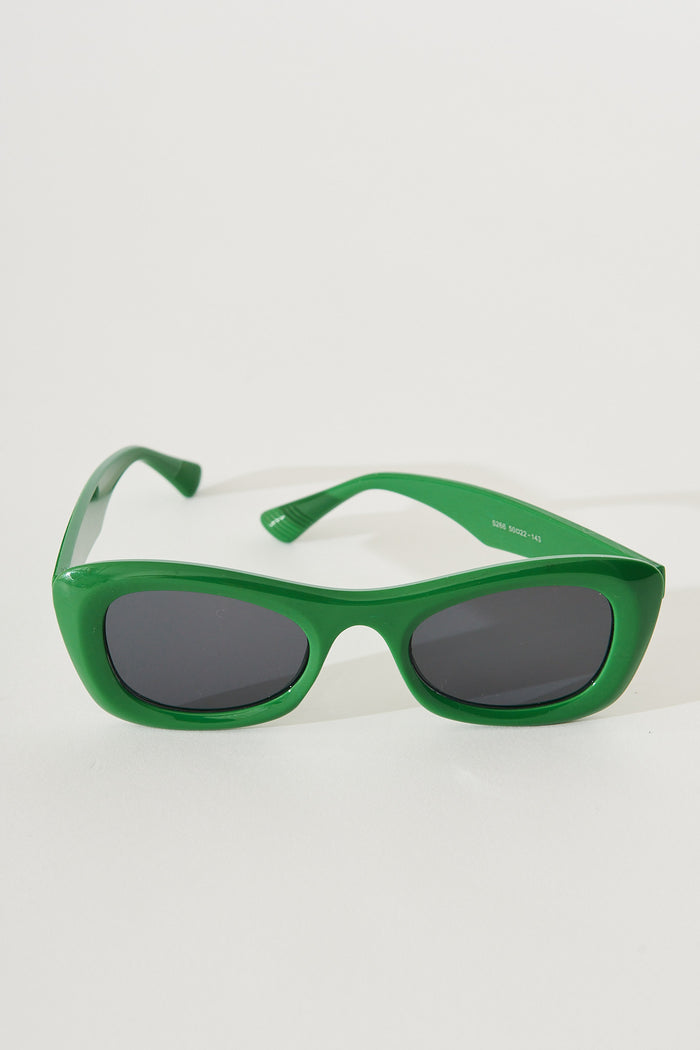August + Delilah Tiarnie Retro Oval Sunglasses In Green - full length