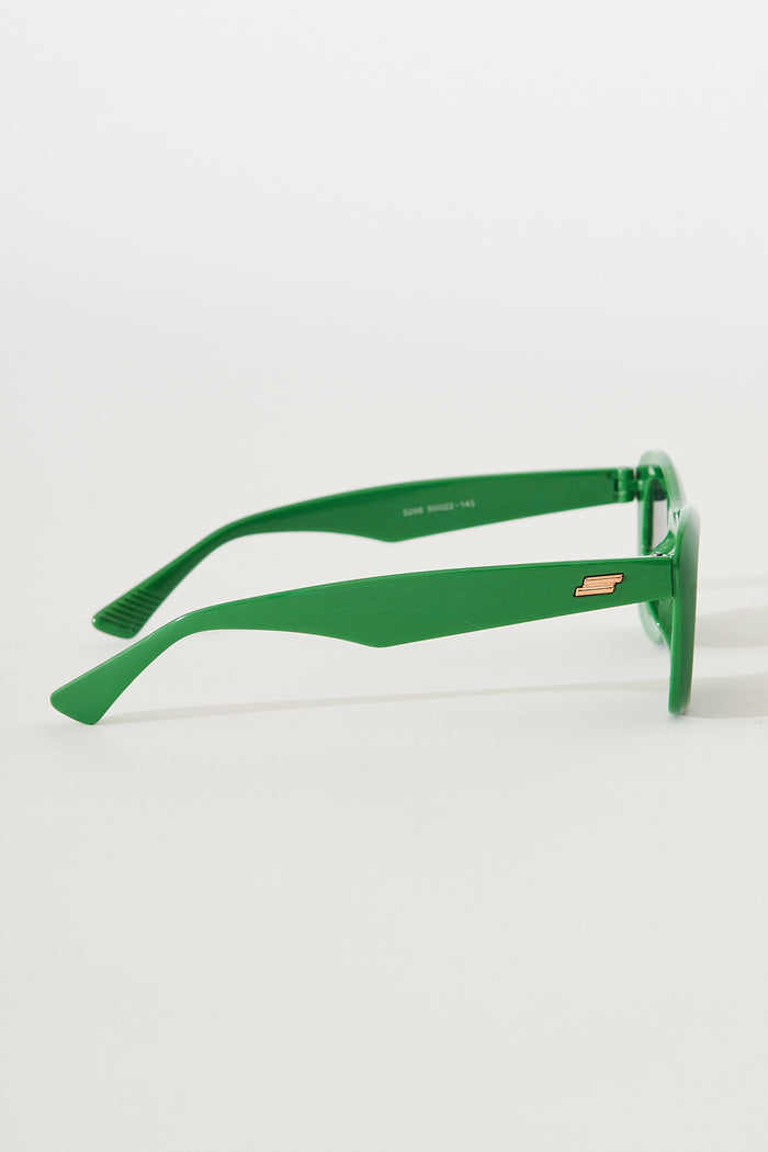 August + Delilah Tiarnie Retro Oval Sunglasses In Green - side
