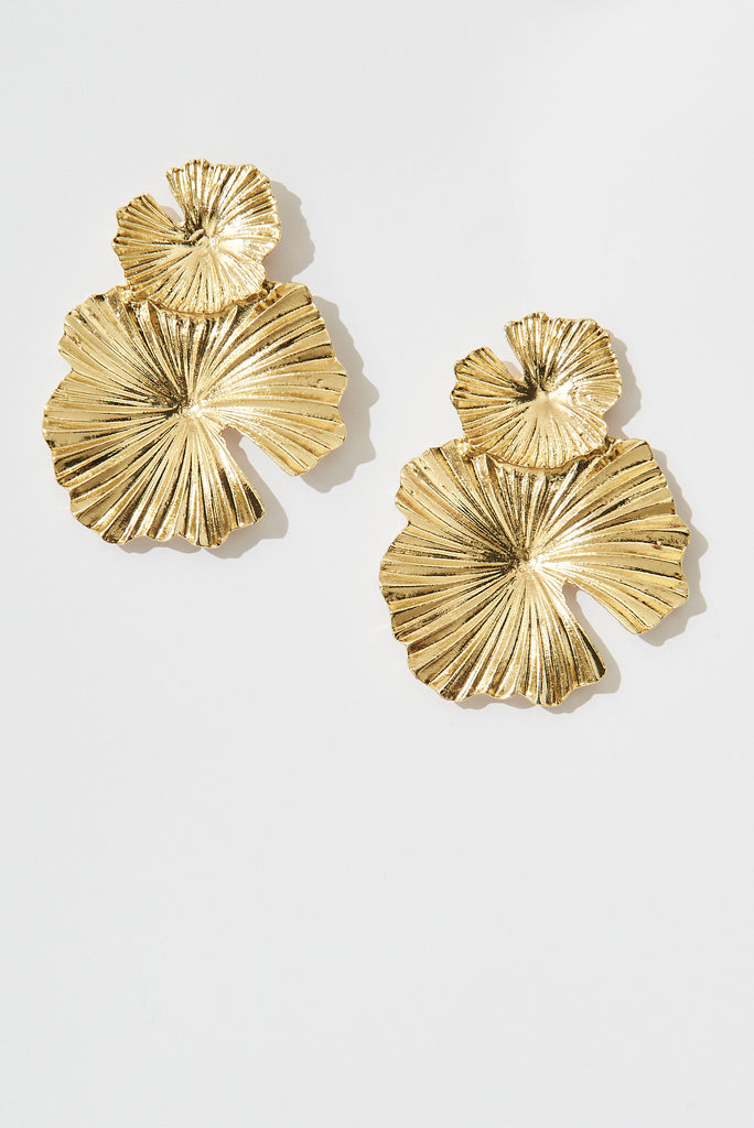 August + Delilah Perla Earrings In Gold - front