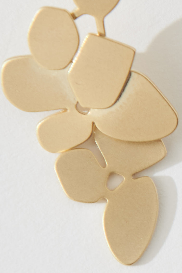 August + Delilah Boracay Drop Earrings In Gold - detail